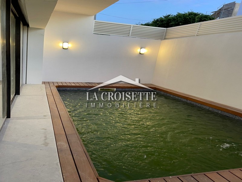 Triplex S+5 avec piscine à Gammarth